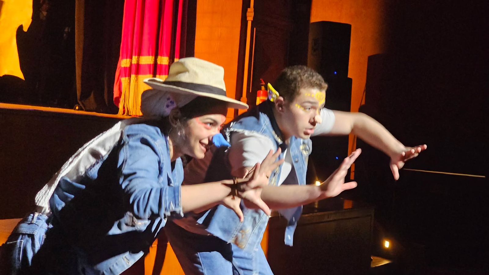 ثقافة الغربية تعرض مسرح العفاريت وتواصل الأنشطة التثقيفية 